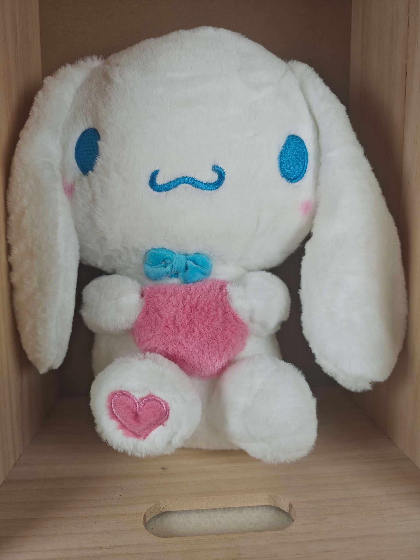 Cinnamoroll Plüschtier mit Herz – Sanrio Kuschelfreund